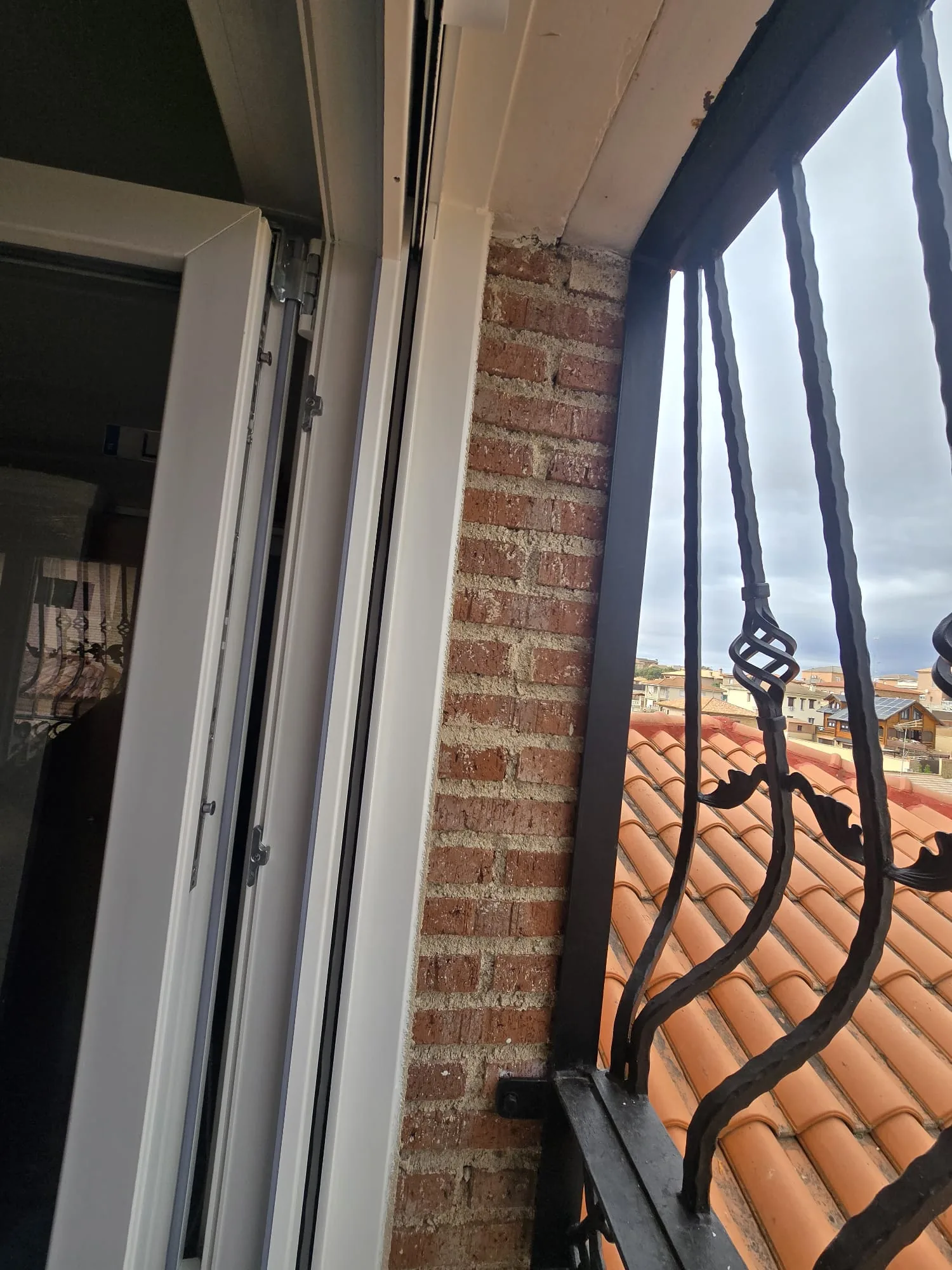 Instalación de ventanas de PVC y aluminio de alta eficiencia térmica - ven 12